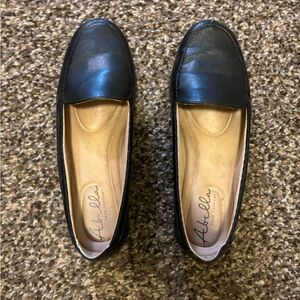 True comfort loafers. Super comfortable. Small scuff at front.